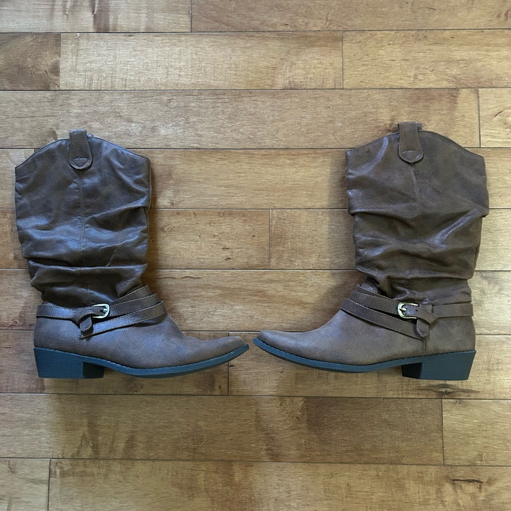 NWOT Arizona Jean Company Moore Boots